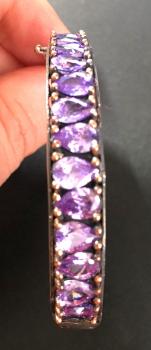 Silber Armreif mit lila Steinen